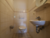 Helle 3,5-Zimmer-Erdgeschosswohnung mit Gartenzugang, Balkon & Garage in ruhiger Lage - Ringsheim Gäste WC